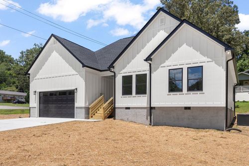 3205 Gleason Dr, Chattanooga, TN, 37412-1333 | Card Image