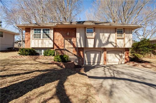 113 Sw Sandstone Dr, Blue Springs, MO, 64014-4622 | Card Image