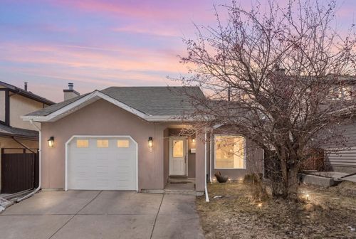 8 Hawkfield Crescent Nw, Calgary, AB, T3G1Z5 | Card Image