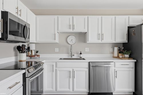 51829 Lionel Ln, Chesterfield, MI, 48051-2332 | Card Image