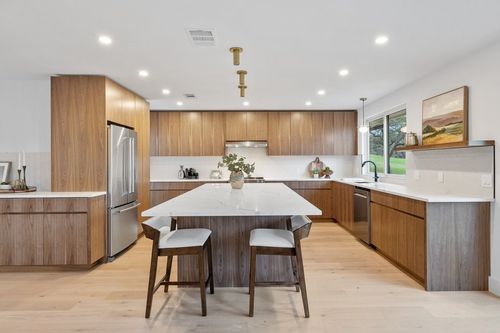 408 Rolling Green Dr, Lakeway, TX, 78734-5221 | Card Image