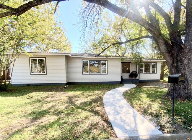 1410 Vine Street, House other with 3 bedrooms, 2 bathrooms and null parking in Bridgeport TX | Image 4
