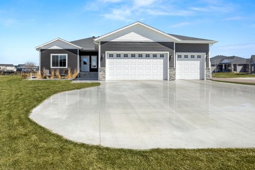 2089 67th Ave S, Fargo, ND, 58104-7423 | Card Image