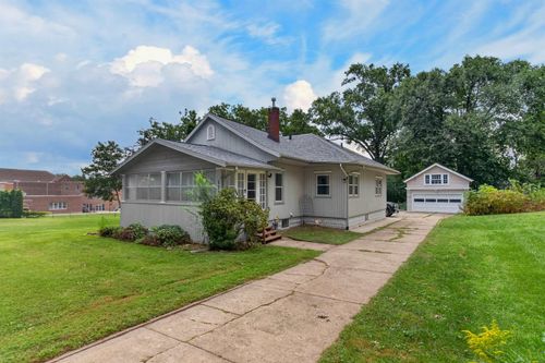 323 Sunset Rd, Waterloo, IA, 50701-3925 | Card Image