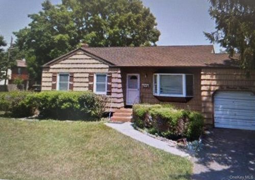 215 Lincoln Ave, Brentwood, NY, 11717-2604 | Card Image