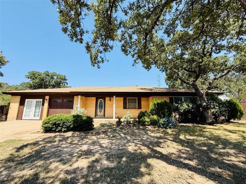 2310 Castle Dr, Clyde, TX, 79510-3402 | Card Image