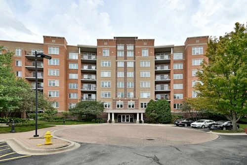 601-1 N Beacon Pl, La Grange, IL, 60525-2069 | Card Image