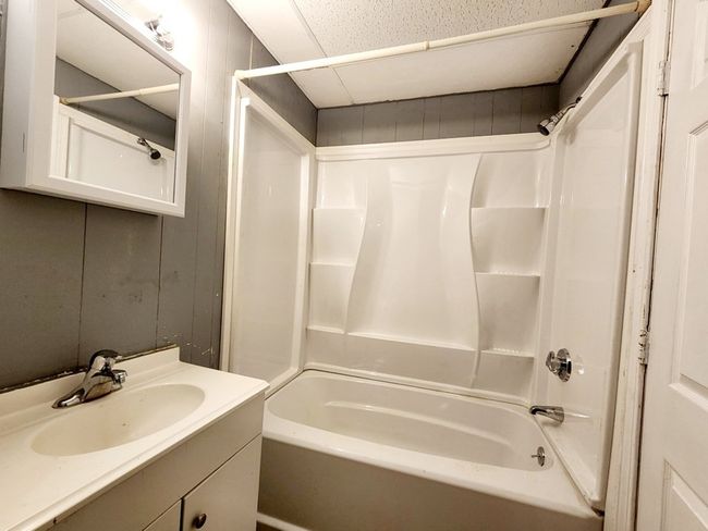 726 2 Nd St, Home with 8 bedrooms, 5 bathrooms and 3 parking in Fall River MA | Image 31