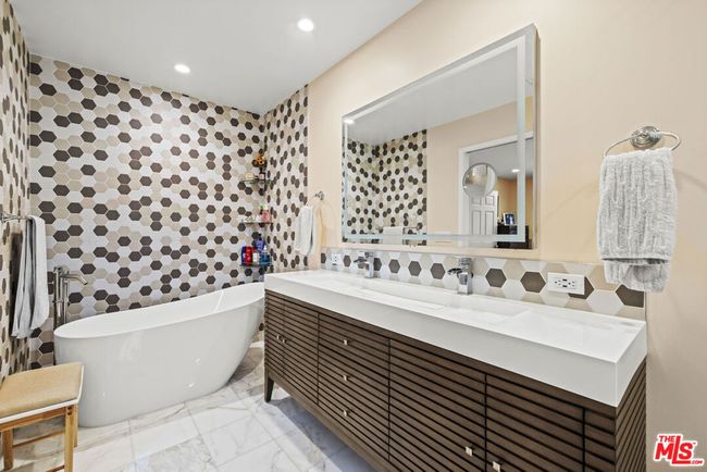 21615 Wo He Lo Trl, House other with 3 bedrooms, 4 bathrooms and null parking in Chatsworth CA | Image 31
