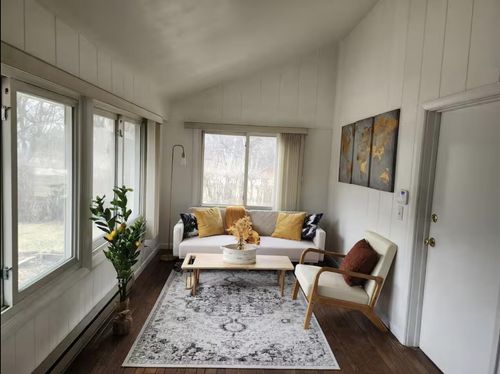 223 W Mequon Road, Mequon, WI, 53092 | Card Image