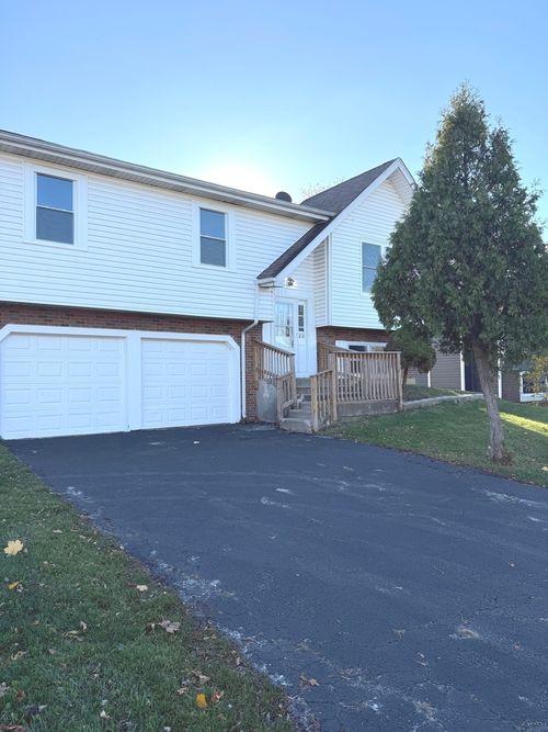 651 Chesapeake Dr, Bolingbrook, IL, 60440-2563 | Card Image