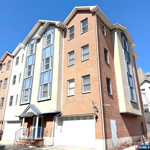 620 38th St, Union City, NJ, 07087-1524 | Card Image