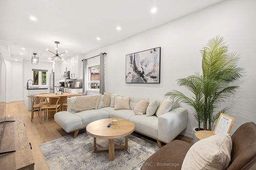 171 Duplex Ave, Toronto, ON, M5P2A8 | Card Image