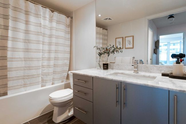 810 - 35 Bastion St, Condo with 2 bedrooms, 2 bathrooms and 2 parking in Toronto ON | Image 19