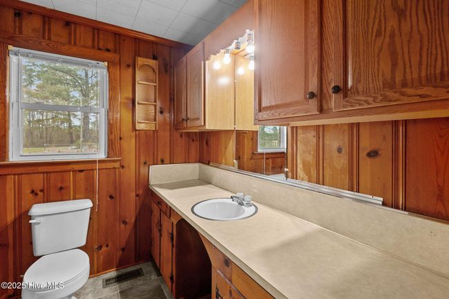 327 Nc Highway 305, House other with 3 bedrooms, 2 bathrooms and null parking in Windsor NC | Image 17