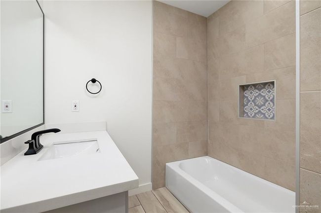 321 E Stubbs St, House other with 3 bedrooms, 2 bathrooms and 2 parking in Edinburg TX | Image 13