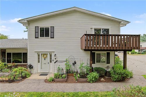 494-494 Round Hill Ct, Warwick, RI, 02886-1715 | Card Image