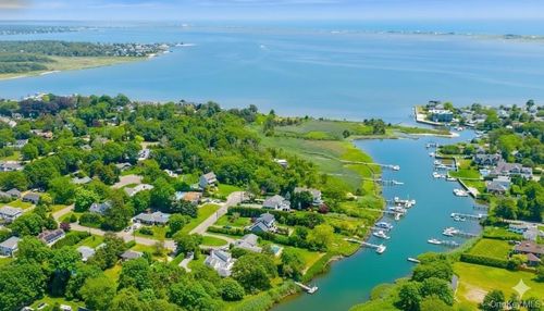 16 Walker Ct, East Quogue, NY, 11942-4321 | Card Image