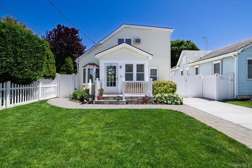 2589 Southard Ave, Oceanside, NY, 11572-1528 | Card Image