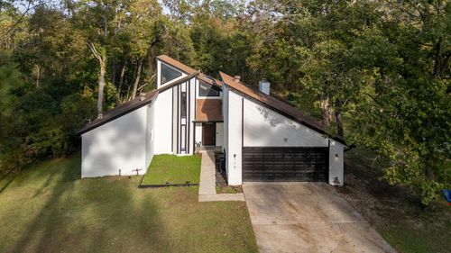 110 Hanover Ln, Panorama Village, TX, 77304-1121 | Card Image