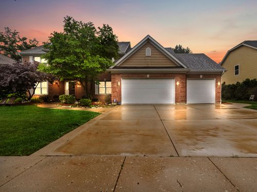 777 Hill Rd, Palatine, IL, 60067-2013 | Card Image