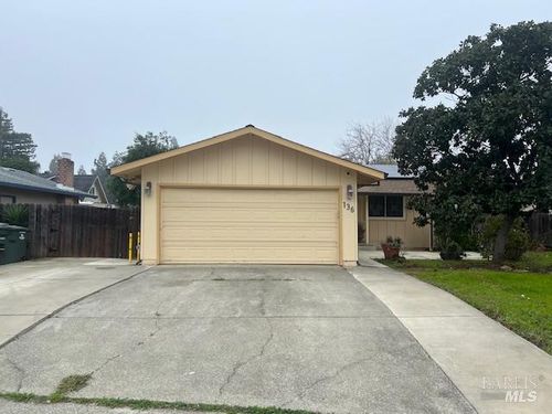 136 Clark Way, Vacaville, CA, 95687 | Card Image