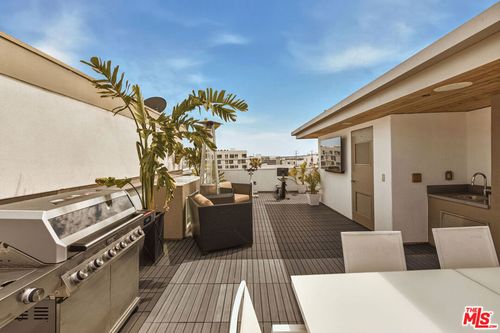 6728 W Hepburn Way, Los Angeles, CA, 90038-3448 | Card Image