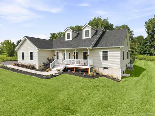 19 Firemens Ln, Newburgh, NY, 12550-1018 | Card Image
