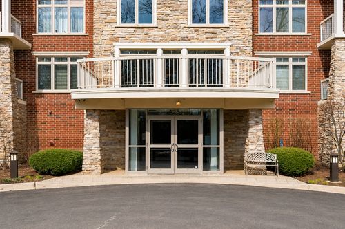 202-425 Benjamin Dr, Vernon Hills, IL, 60061-1583 | Card Image