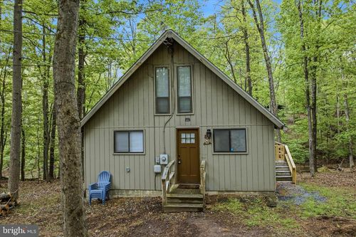 82 Chippewa Trl, HEDGESVILLE, WV, 25427-7145 | Card Image