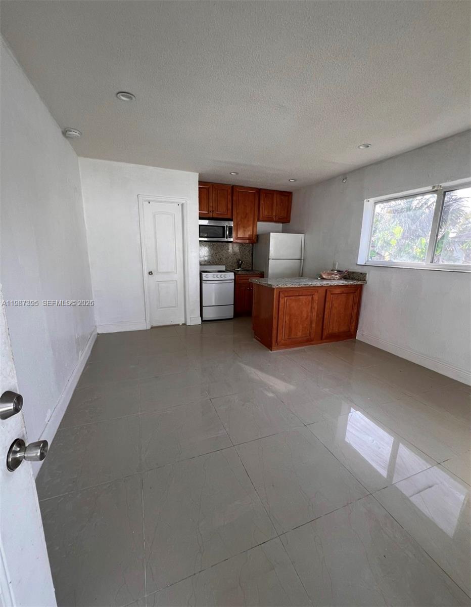 Residential Income in Hollywood 5