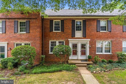693-2600 16th St S, ARLINGTON, VA, 22204-4949 | Card Image