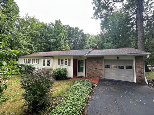 10347 Hillsover Drive, Willoughby, OH, 44094 | Card Image