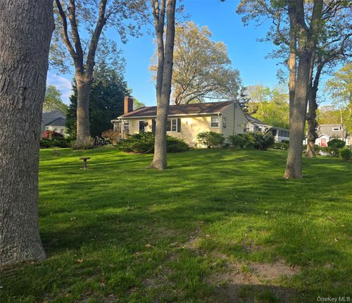 22 Chestnut Street, Southampton, NY, 11963 | Card Image