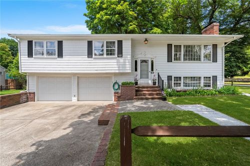 9 Katherine Rd, Woonsocket, RI, 02895-1831 | Card Image