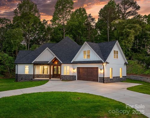 3732 Whitney Dr Ne, Hickory, NC, 28601-9741 | Card Image