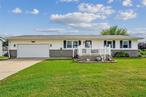 1606 W 3rd St, Vinton, IA, 52349-2460 | Card Image