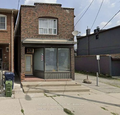 577 Vaughan Rd, York, ON, M6C2R4 | Card Image