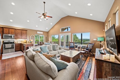 617 Lake Island Dr, Canyon Lake, TX, 78133-3277 | Card Image
