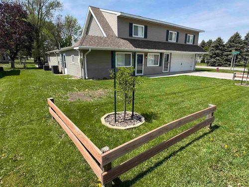 104 Maple St, Janesville, IA, 50647-1050 | Card Image