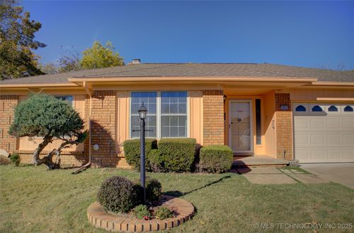 7261 E 57th Street, Tulsa, OK, 74145 | Card Image