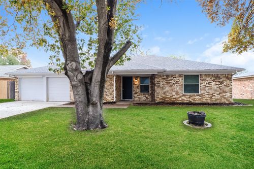 5512 Pleasant Meadow Dr, North Richland Hills, TX, 76180-6628 | Card Image