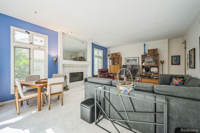 11_38049_Lantern_Hill_Ct_Farmington_Hills_MI_48331_USA-Living_room-194376_SEP-09.jpg | Image 10