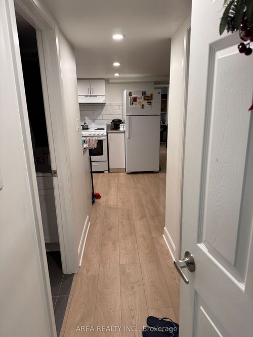 lower-39 Rosethorn Avenue, York, ON, M6N3K7 | Card Image