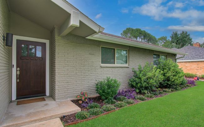 9818 Emnora Ln, House other with 4 bedrooms, 2 bathrooms and 2 parking in Houston TX | Image 6