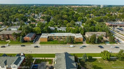 5 - 2859 E Maple Road, Condo with 1 bedrooms, 1 bathrooms and null parking in Birmingham MI | Image 1