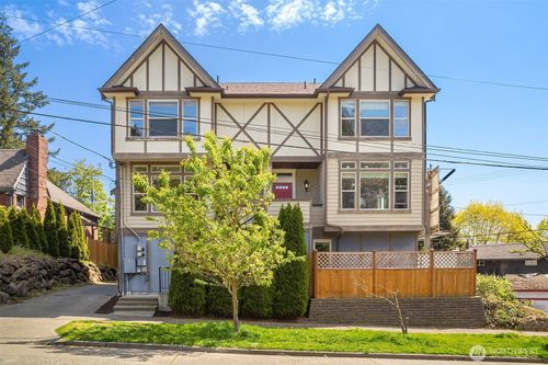 b-8230 17th Ave Ne, Seattle, WA, 98115-4422 | Card Image
