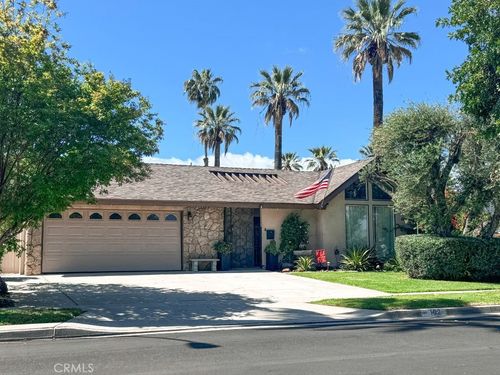 102 E Crestview St, Corona, CA, 92879 | Card Image