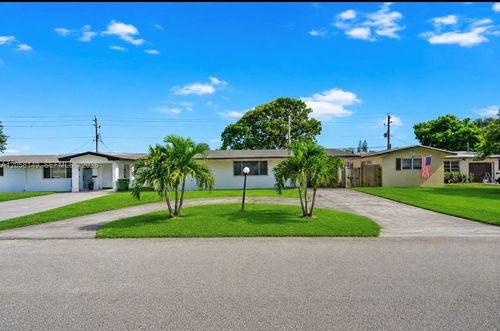 8720 Nw 11th St, Pembroke Pines, FL, 33024-4705 | Card Image