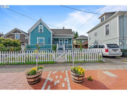 611 S 9th St, Coos Bay, OR, 97420-1313 | Card Image